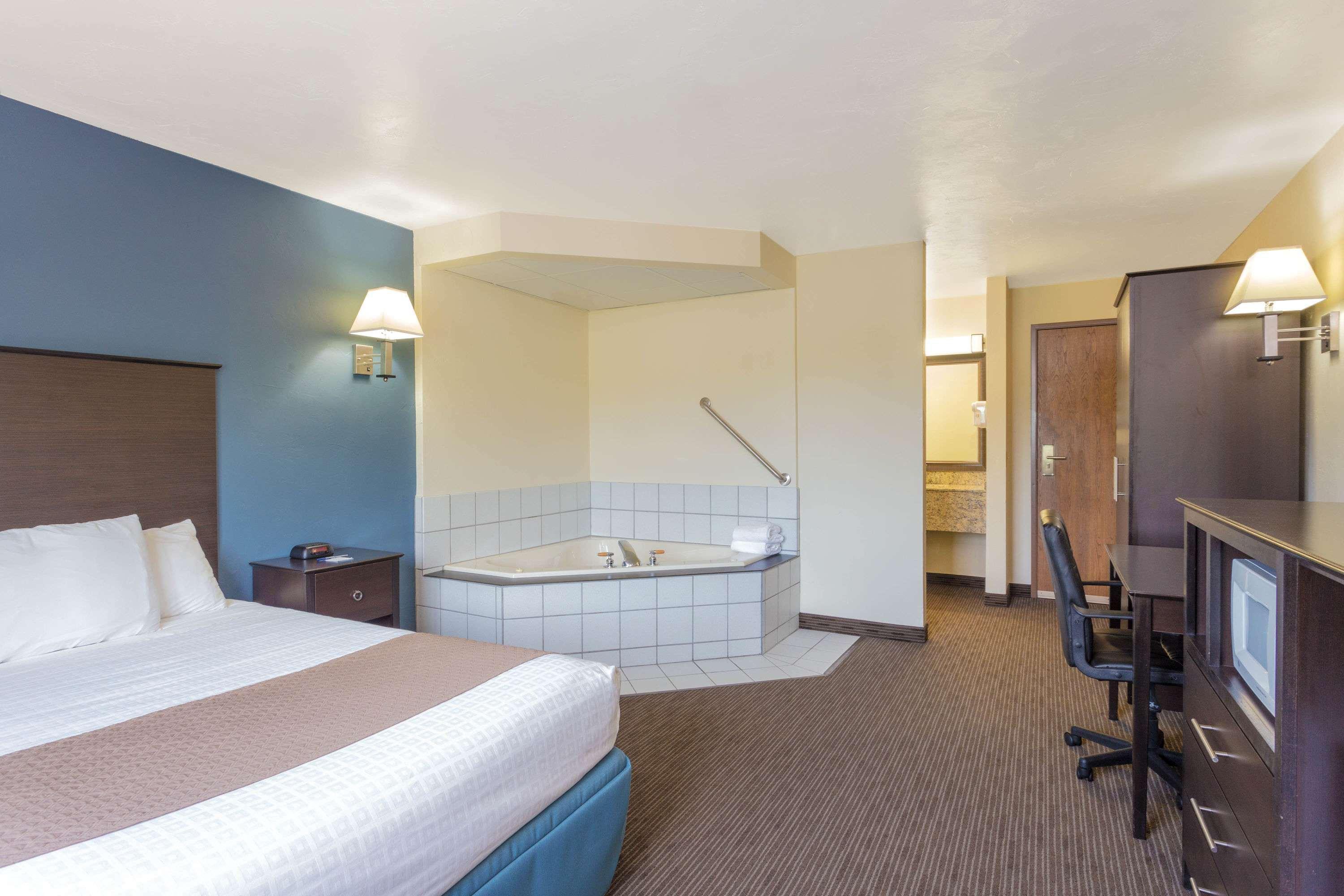 Americinn By Wyndham Green Bay West Exterior photo