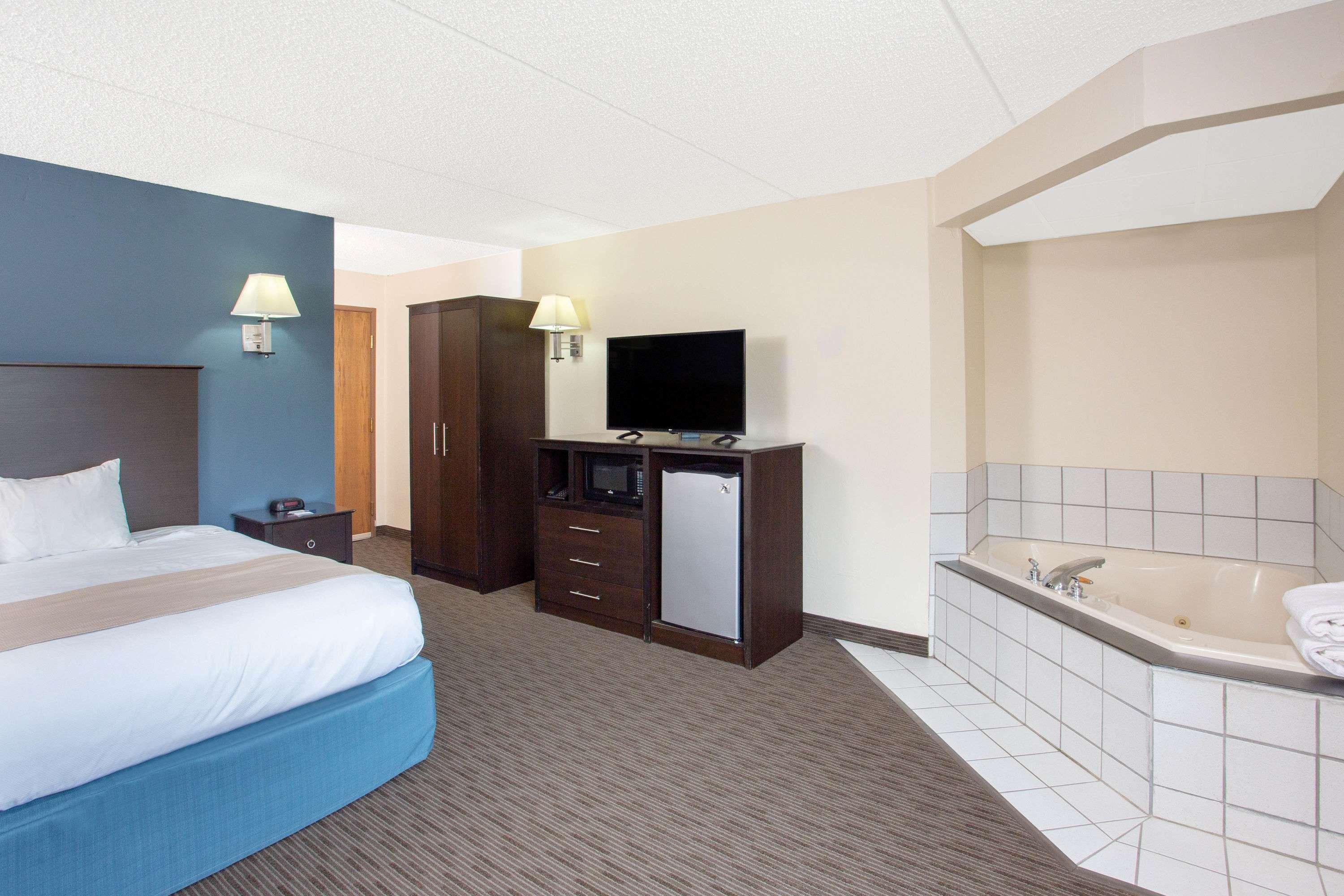 Americinn By Wyndham Green Bay West Exterior photo